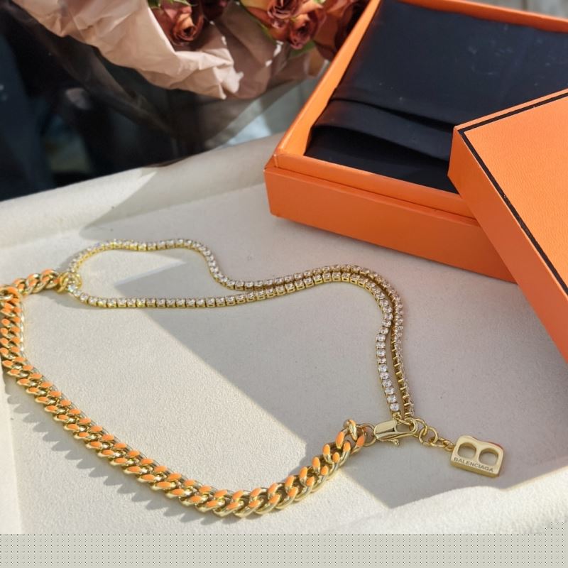 Ba*len*cia*ga necklaces